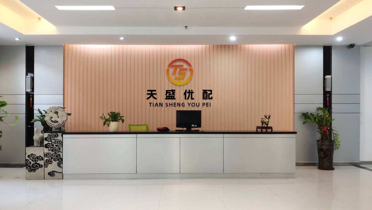 趣炒股 57岁央视贺红梅现身吉林，状态苍老不敢认，曾因补妆风波退居幕后
